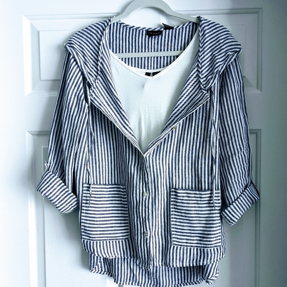 Tahari Other - Tahari linen Navy and white stripe jacket cover+up